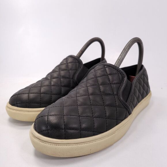 Steve Madden Casual Slip On Sneaker Shoe Womens Size 7 Black White - Picture 1 of 9